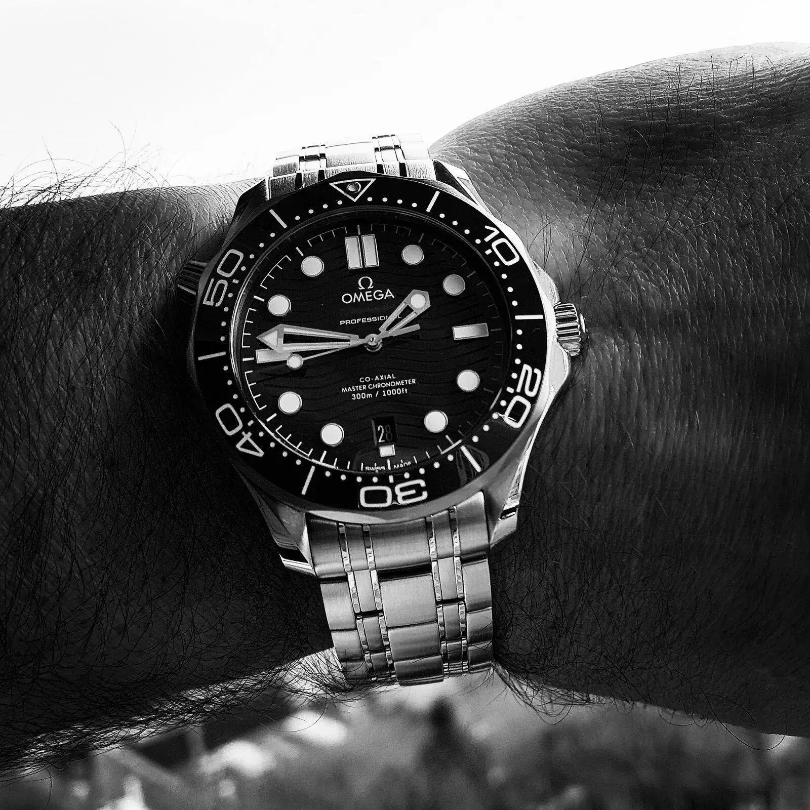 Ω Seamaster Professional Diver 300M Co-Axial Master Chronometer 42mm Cal. 8800 Blue (B&W) (2).webp