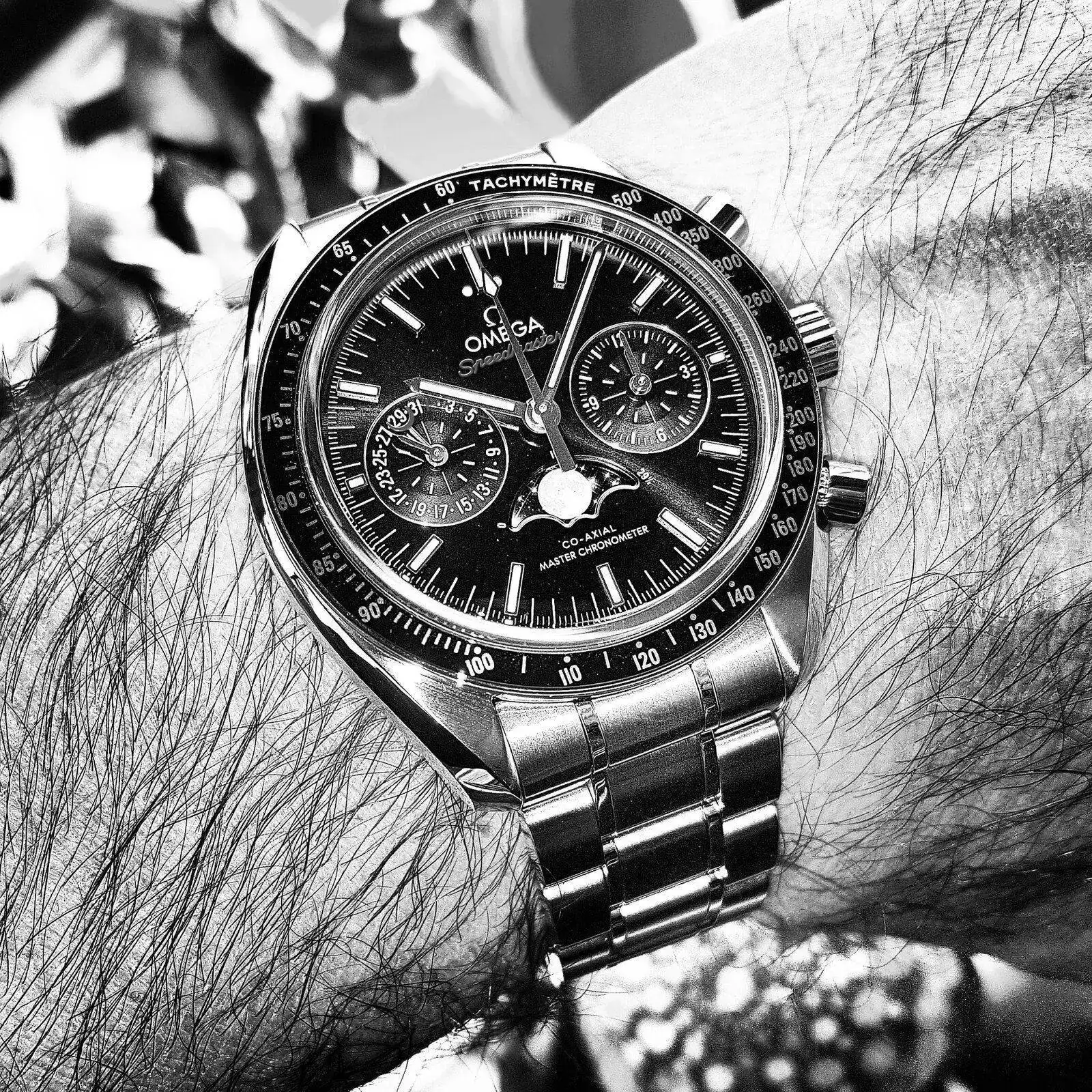 Ω Speedmaster Moonphase Co-Axial Master Chronometer Chronograph 44.25mm (B&W) (1).webp