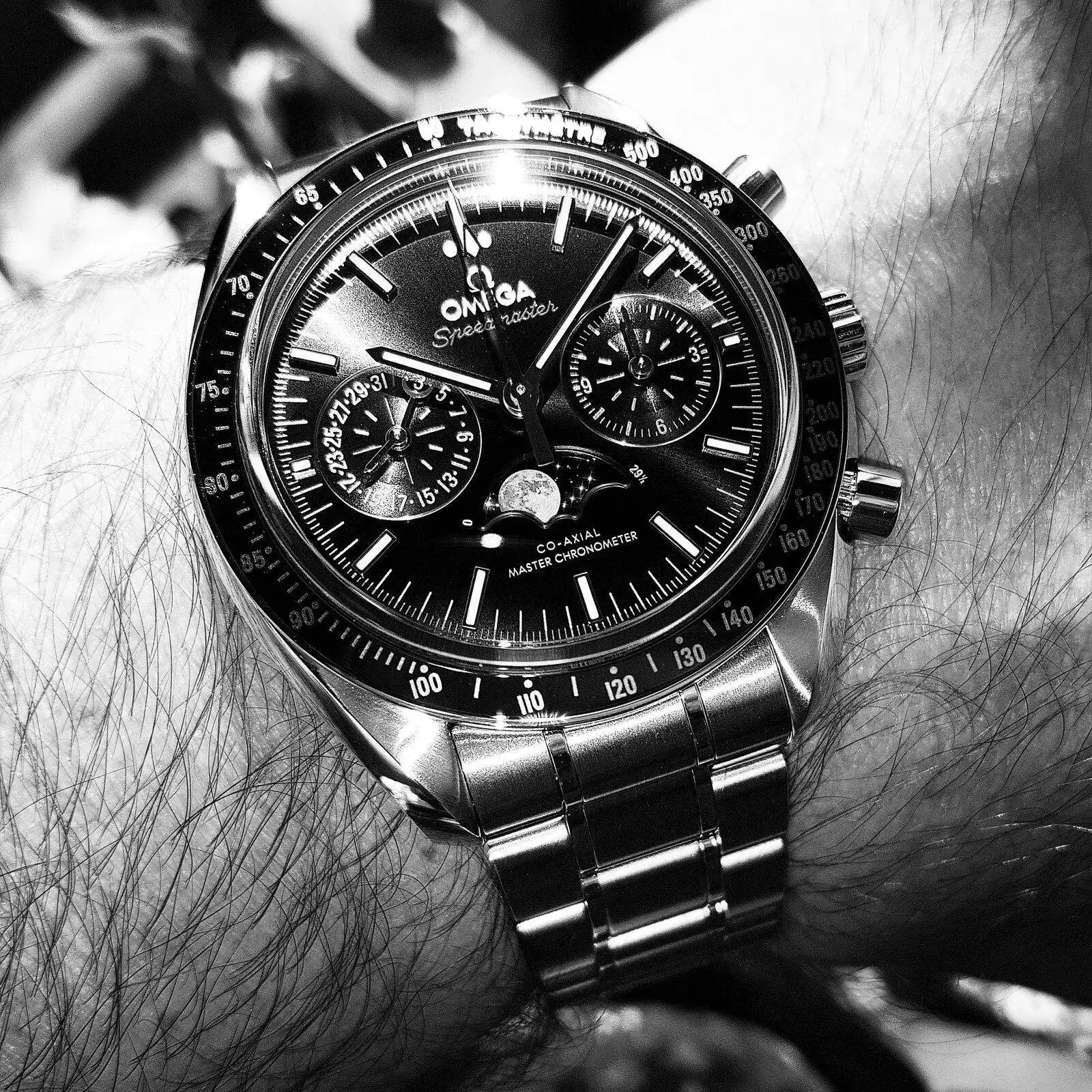 Ω Speedmaster Moonphase Co-Axial Master Chronometer Chronograph 44.25mm Cal.9904 (ByN).webp