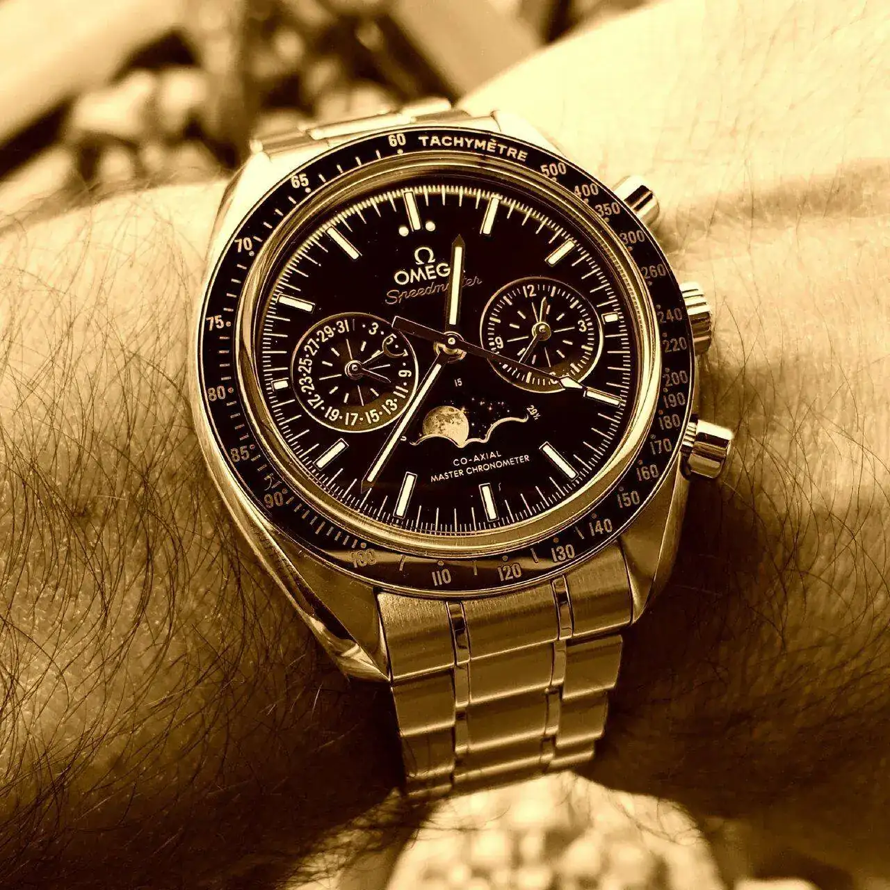 Ω Speedmaster Moonphase Co-Axial Master Chronometer Chronograph 44.25mm Cal.9904 (Sepia).webp