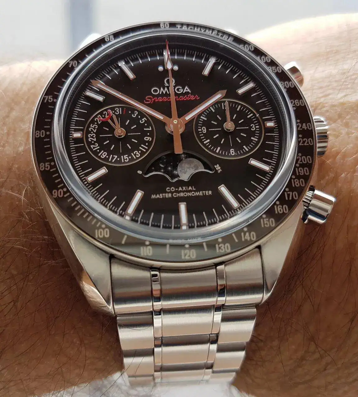 Ω Speedmaster Moonphase Co-Axial Master Chronometer Chronograph 44.25mm Cal.9904.jpg