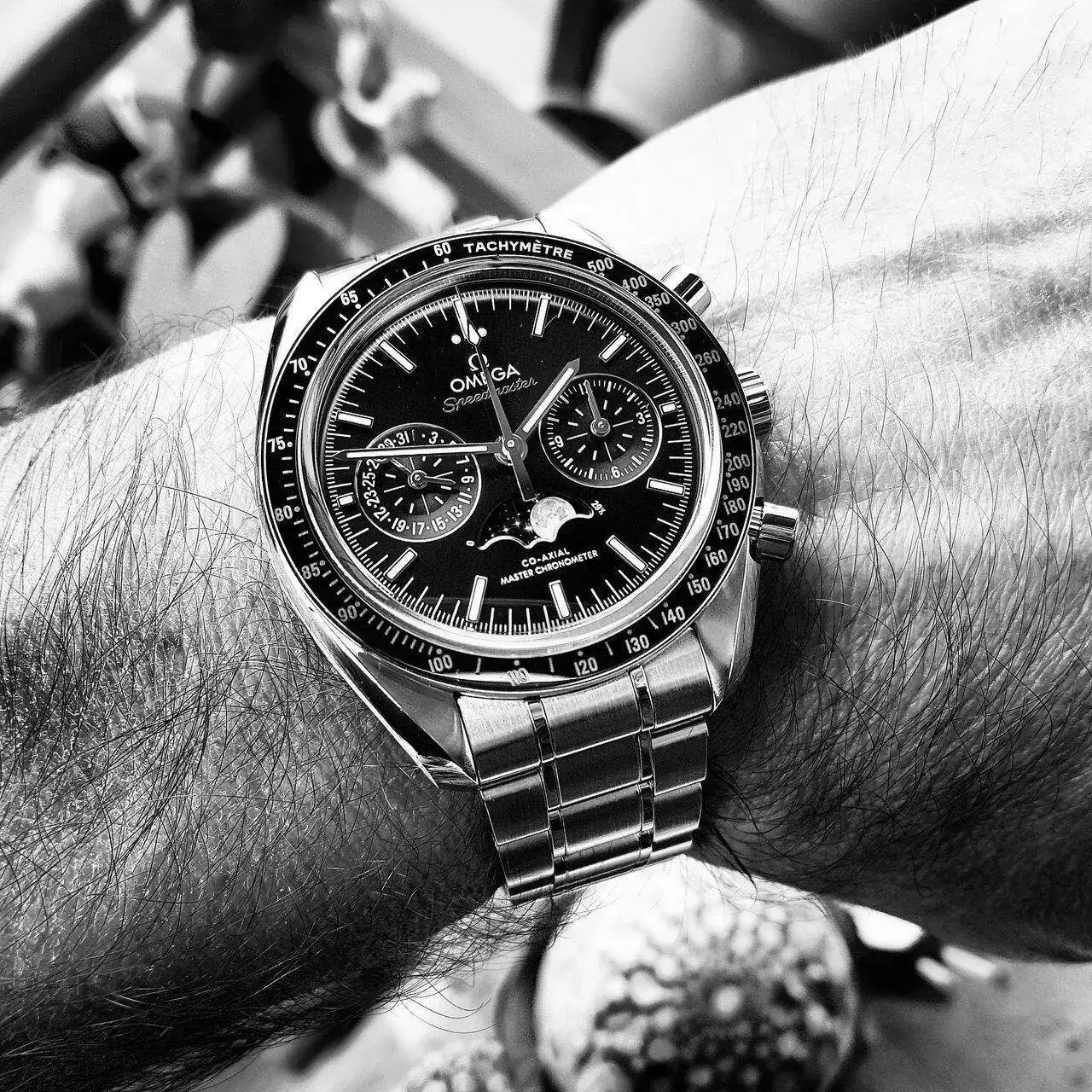 Ω Speedmaster oonphase Co-Axial Master Chronometer Chronograph 44.25mm Cal.9904 (ByN).webp