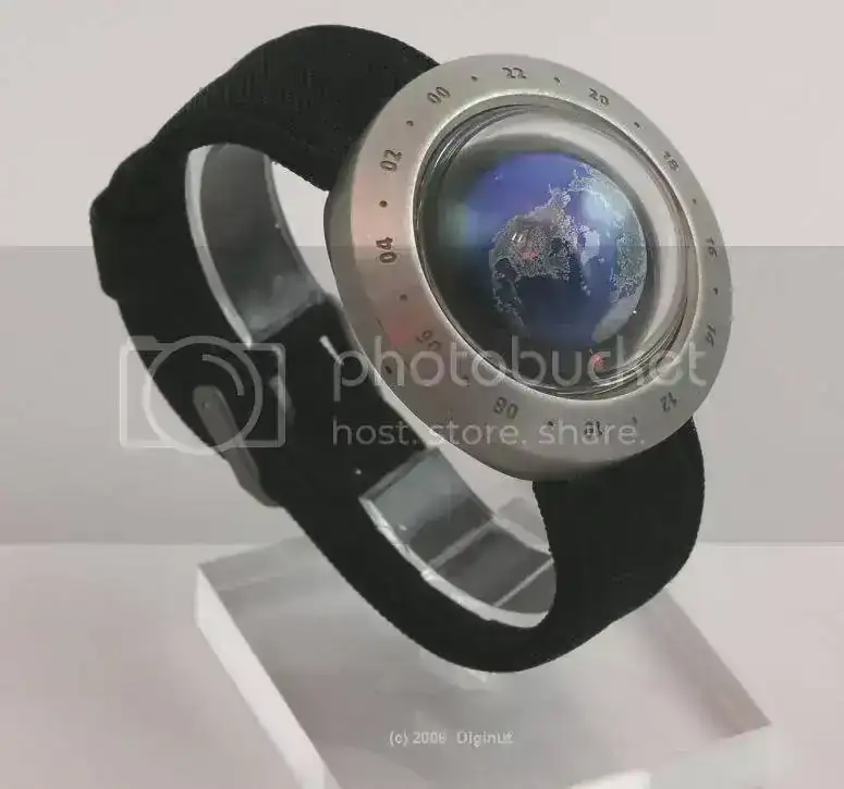 004seikoearthwatchonstand1cr.webp