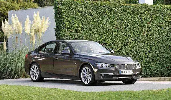 00bmw-serie-3-f3031.webp