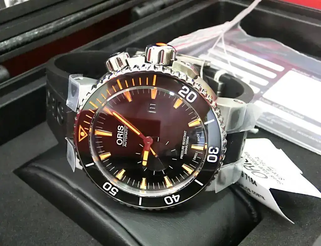 01-743-7709-7184-Set-RS_oris_carlos_coste_limited_edition_IV_op04.webp
