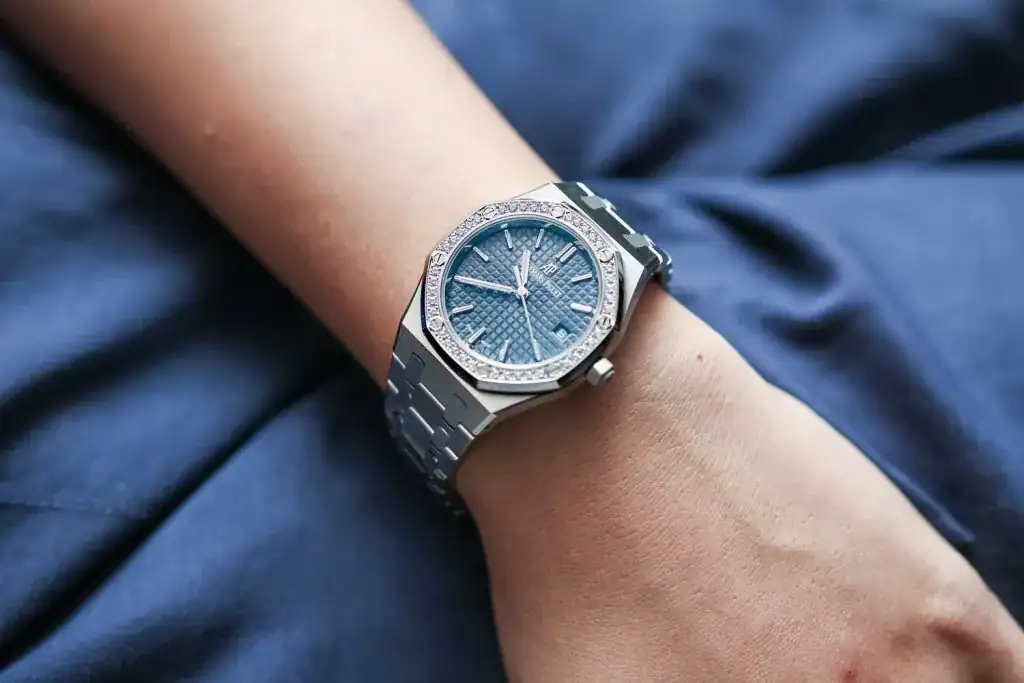 02-AP-Royal-Oak-Selfwinding-34mm-1024x683.webp