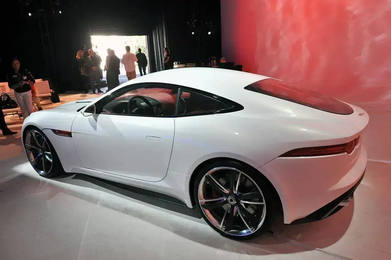 02-jaguar-c-x16-concept-la-2011.webp