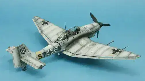 03-winter-stuka-sr.webp