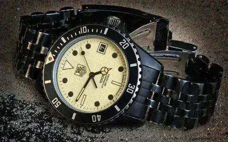 -031-pvd-night-dive-james-bond-watch-DSC_0053b_460.webp