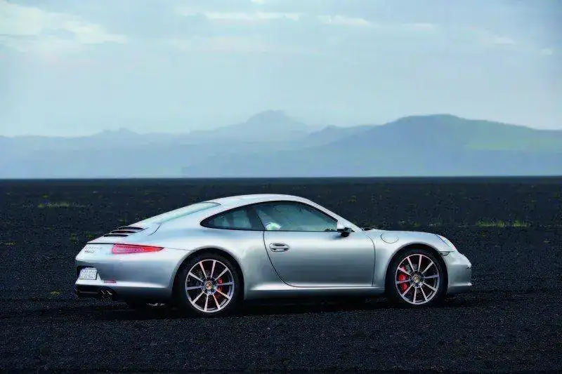 04-2012-porsche-911-991-leak.webp