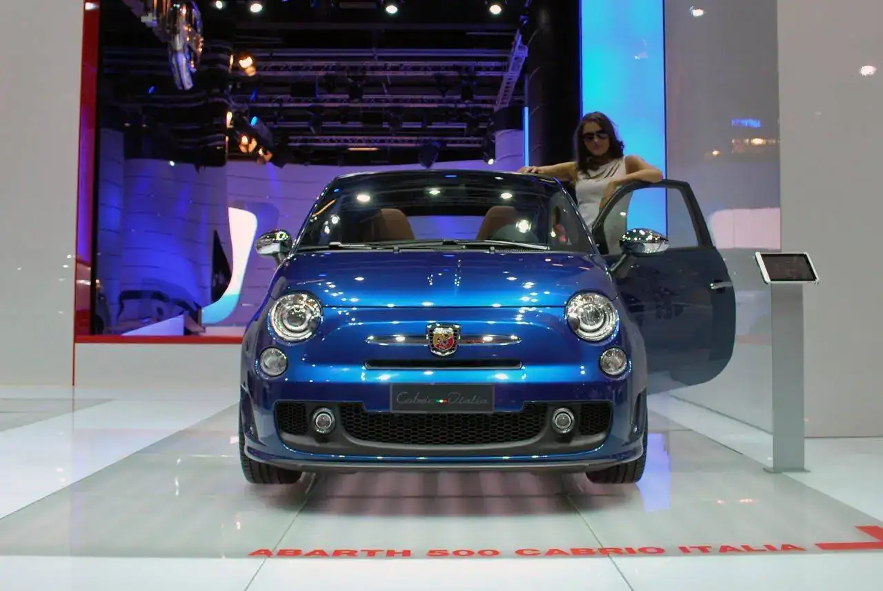 05-abarth-500-cabrio-italiaiaa2011.webp