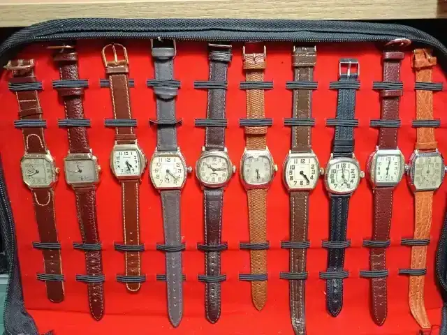 05. Algunos relojes art deco de la marcha Illinois.webp