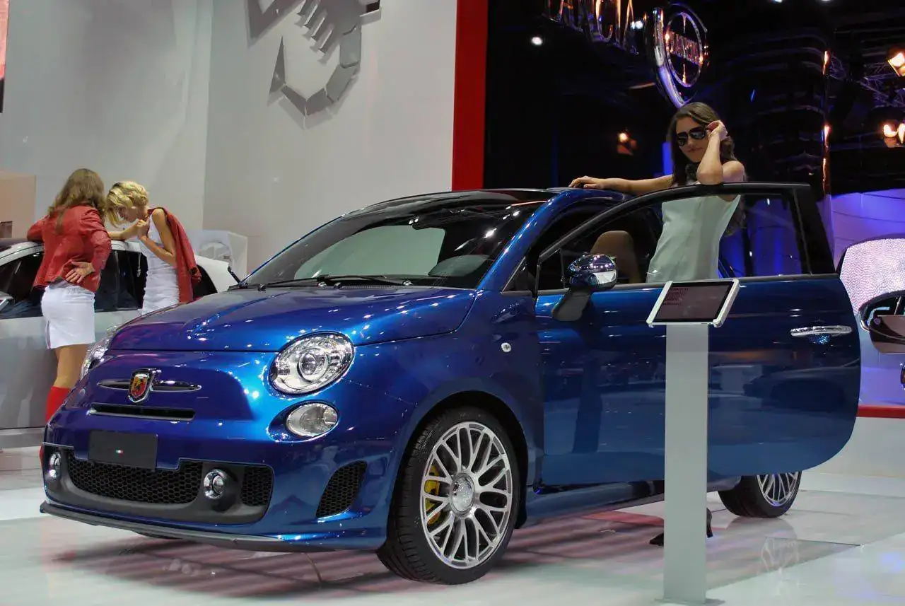 06-abarth-500-cabrio-italiaiaa2011.webp
