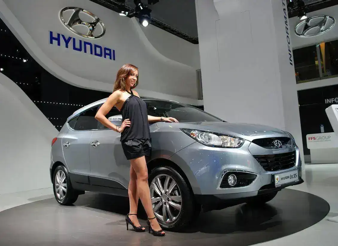 06-hyundai-tucson-ix35-profile.webp
