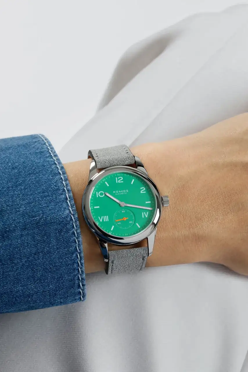 0715_Club_Campus_electric_green_wristshotstill_150_PR.webp