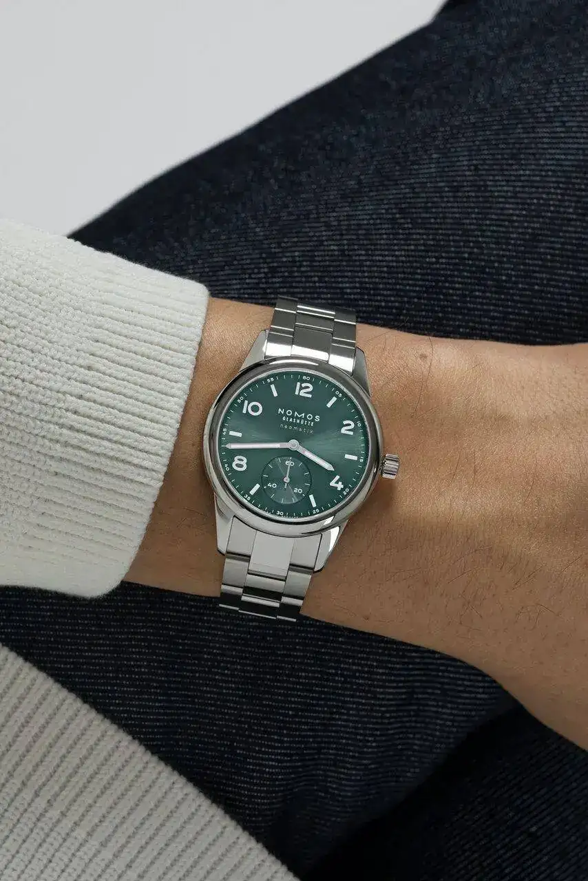 0745_0746_Club_Sport_neomatik_petrol_wristshotstill_087_PRMfNCc40JuYksa.webp
