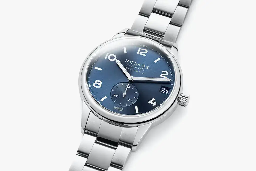0782_club-sport-neomatik-42-datum-blau-detail-1.webp