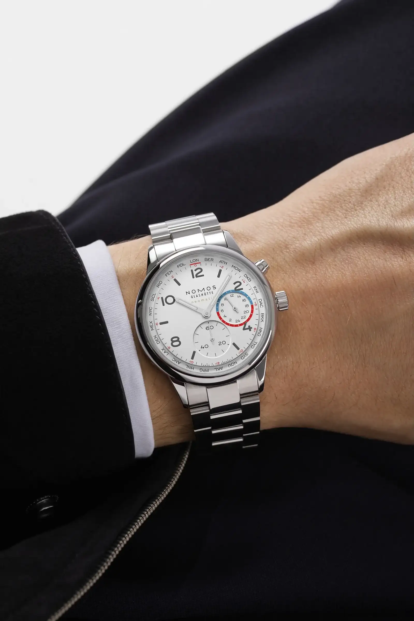 0792_Club_Sport_neomatik_Weltzeit_wristshot_075_pdp.webp