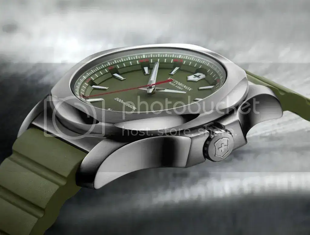 09-46-13-Victorinox-Inox-olive-green_zpswmwcxeea.webp