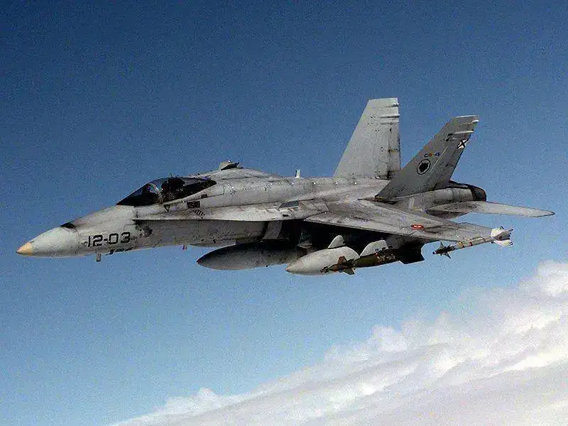 0px-Spanish_Air_Force_EF-18_DD-SD-00-02833_cropped.webp