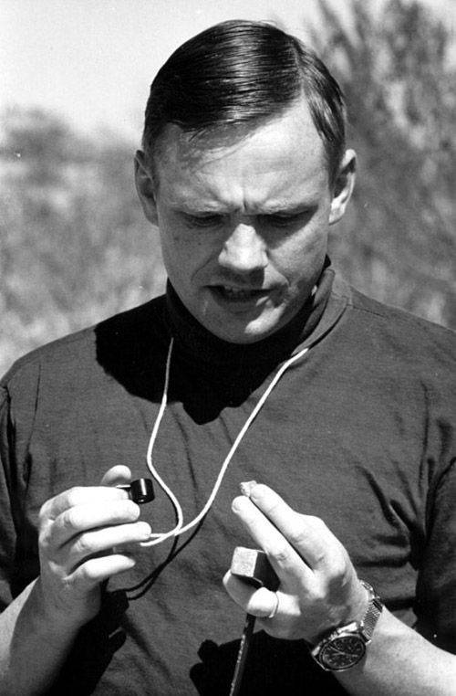 Neil Armstrong y su Speedmaster haciendo cosas. | Relojes Especiales, EL  foro de relojes