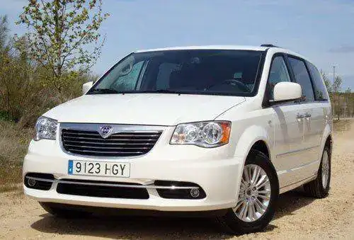 1-lancia-voyager-mayo-2012.webp
