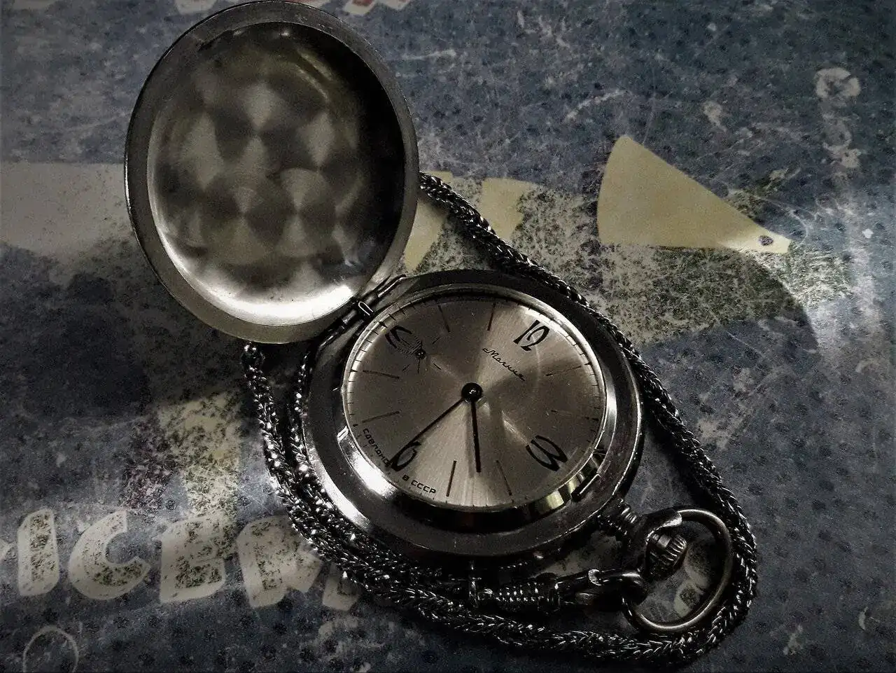 1. Molniya dial abierto.webp