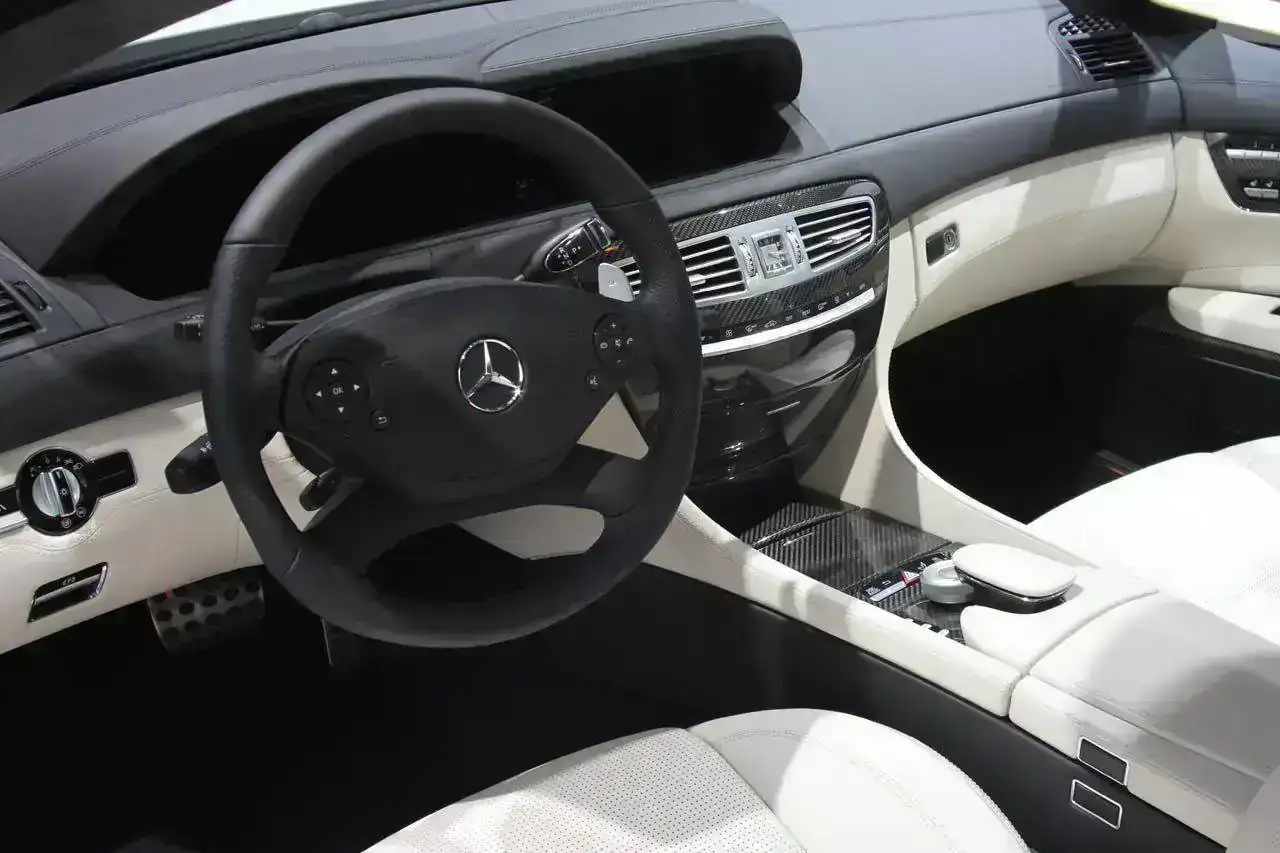 10-mercedes-benz-cl63-live-paris.webp