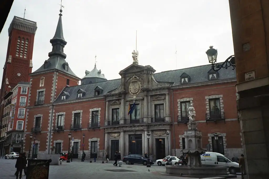 1024px-Palacio_de_Santa_Cruz%2C_Madrid.webp