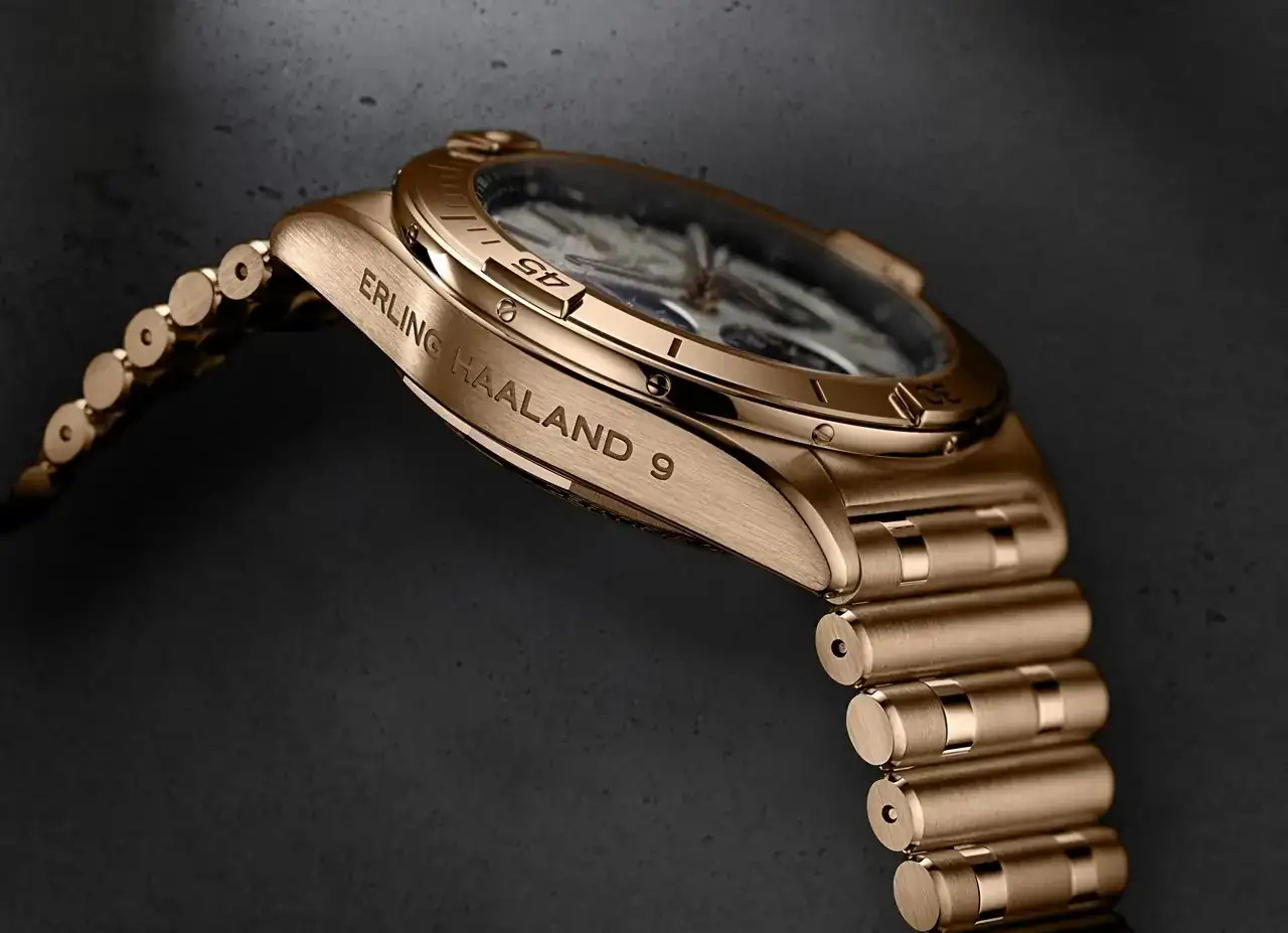10_Chronomat B01 42 Erling Haaland_1 of 5_RGB.webp
