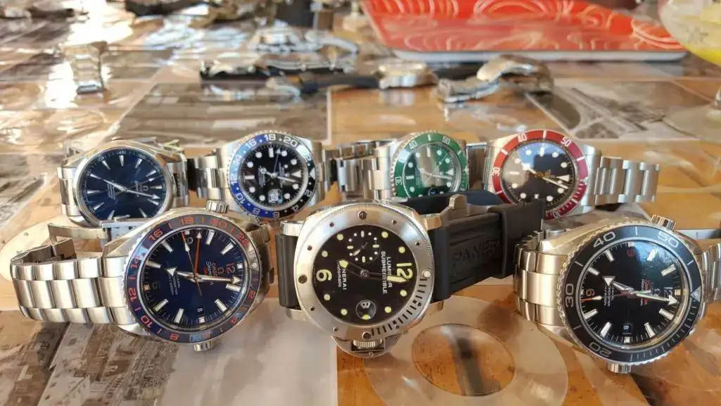 12 Jardín 7 relojes.webp