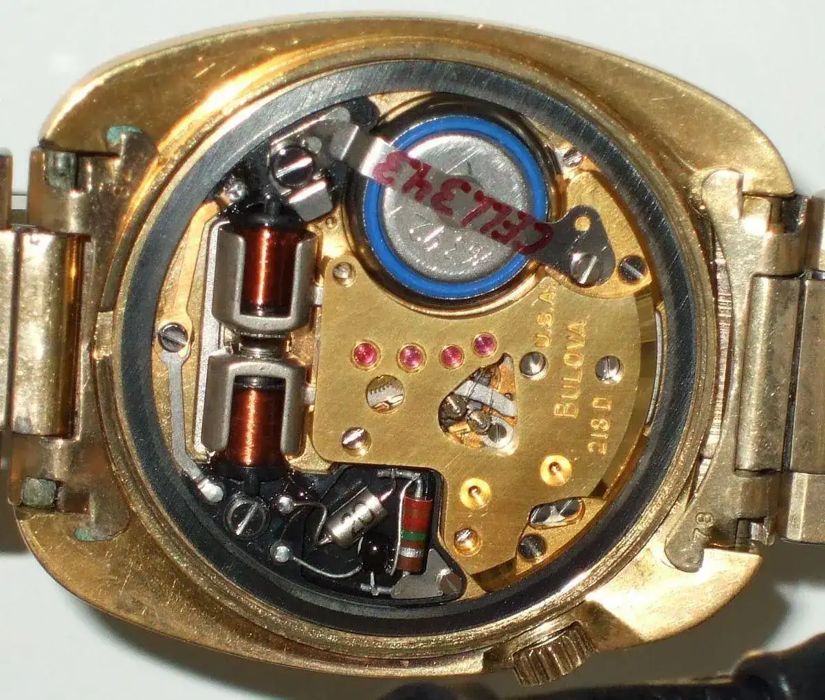 1200px-Dscf3851_Bulova_ge%C3%B6ffnet.webp