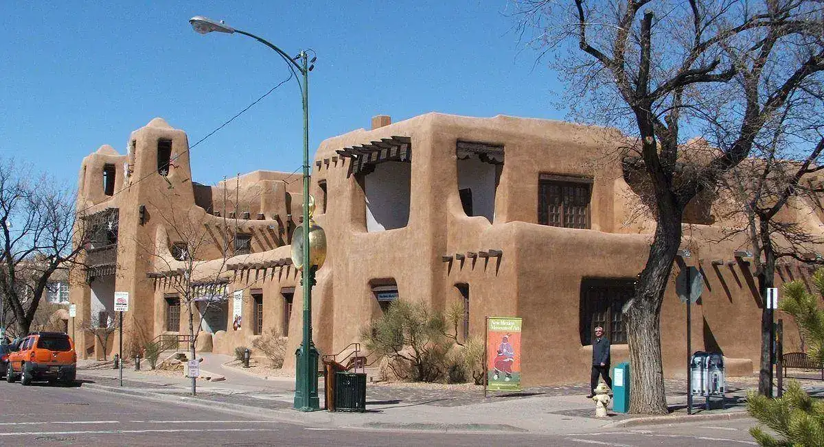 1200px-Newmexico_museumofart.jpg