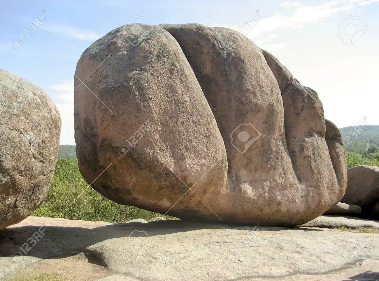 122470791-enorme-boulder-en-elephant-rocks-state-park-missouri-ee-.jpg