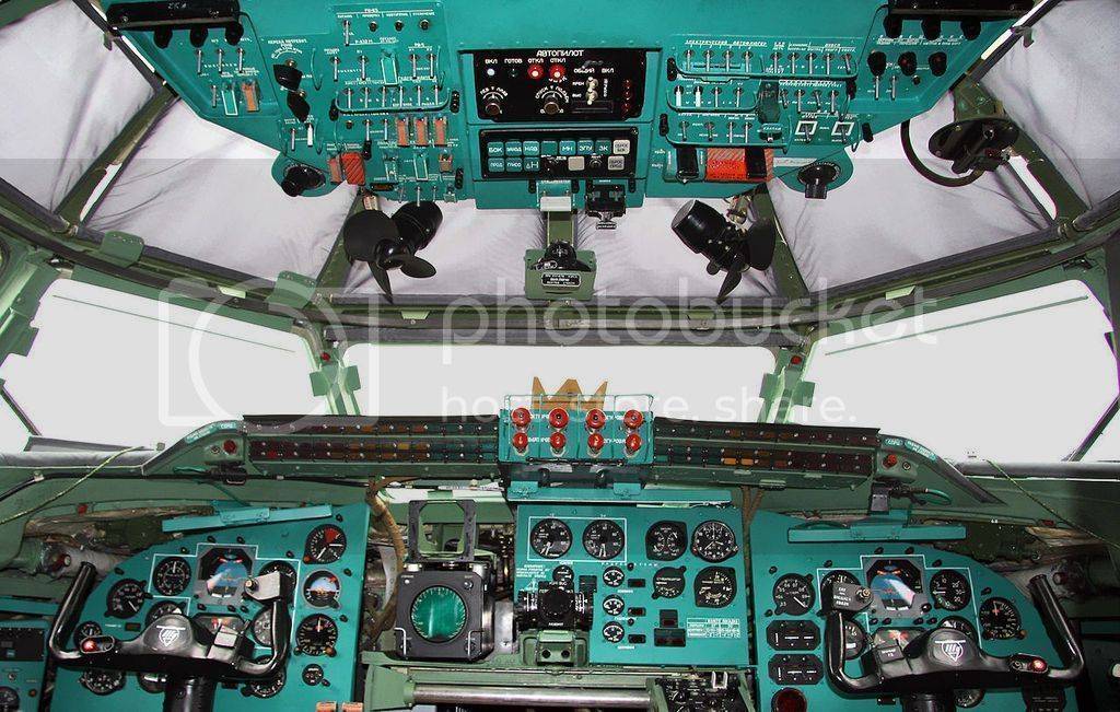 1280px-Cockpit_of_Tupolev_Tu-95MS_2_zpsvf89dafa.jpg