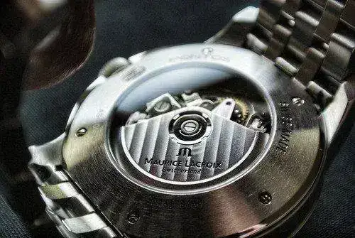 13584873035_562f62885f.webp