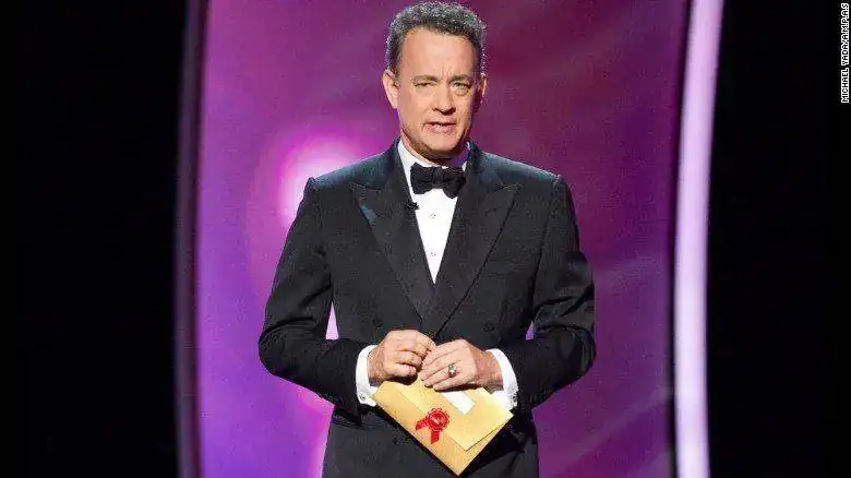 150220153947-hanks-oscar-envelope-exlarge-169.webp