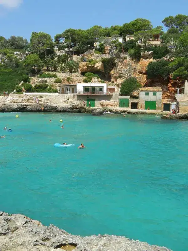 17081550 105 Paseando por Cala Llombards.webp