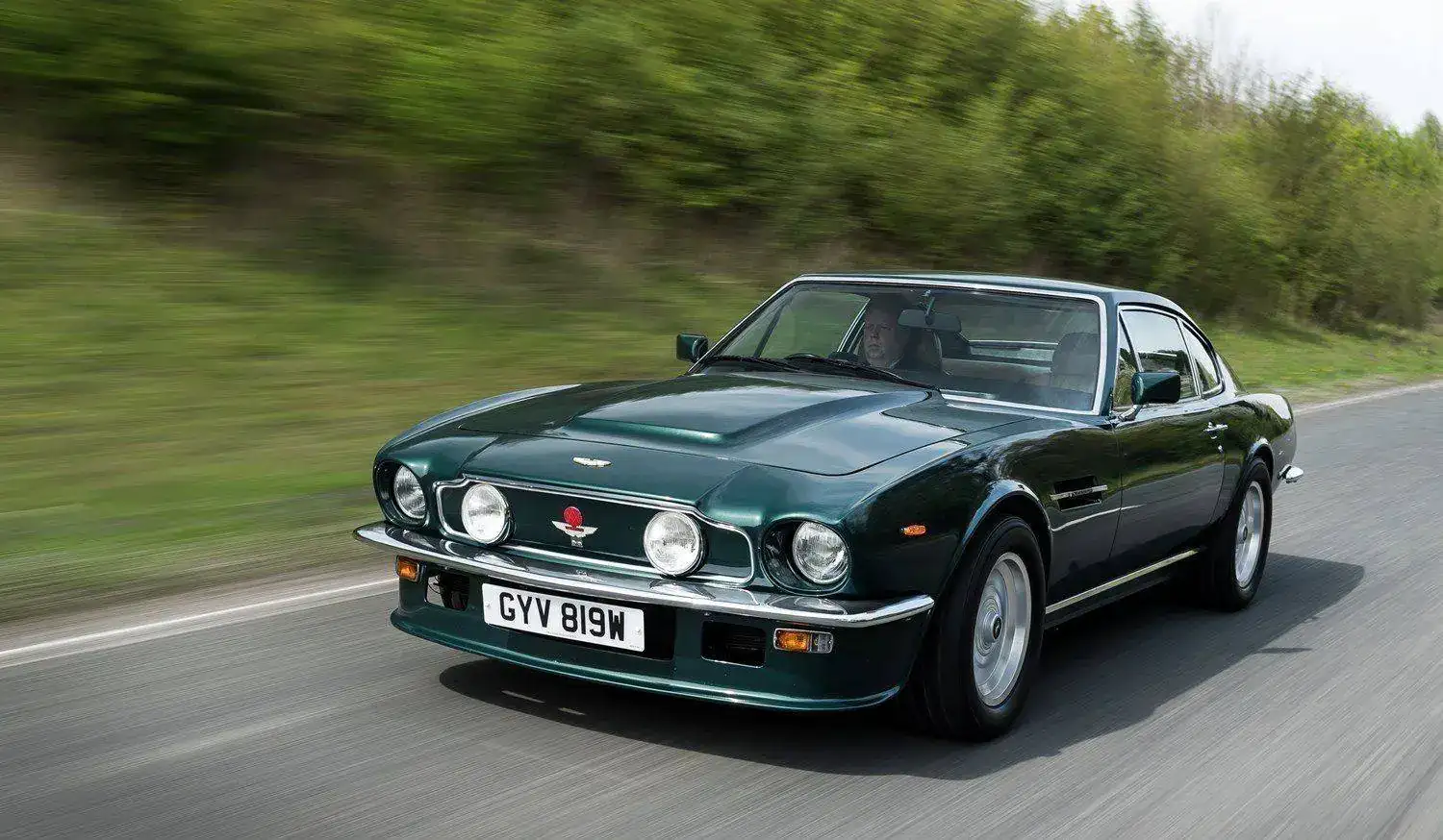 170906aston-martin_V8-Vantage.webp