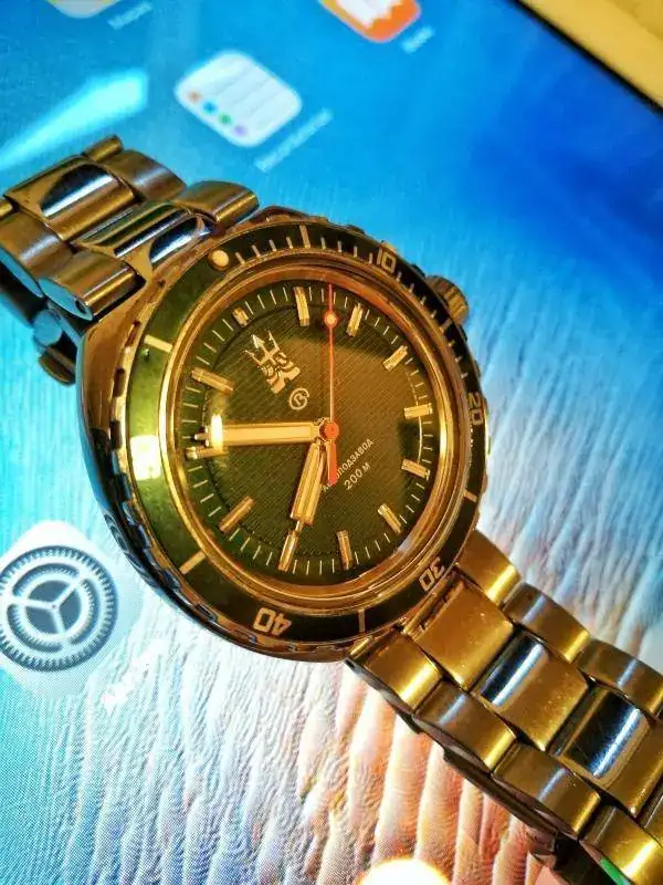17100270 300 VOSTOK AMPHIBIA NEPTUNE _ 960727 _ HULK.webp