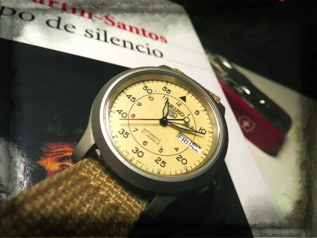 17102070 305 SEIKO SNK803K2 DESERT STORM.webp