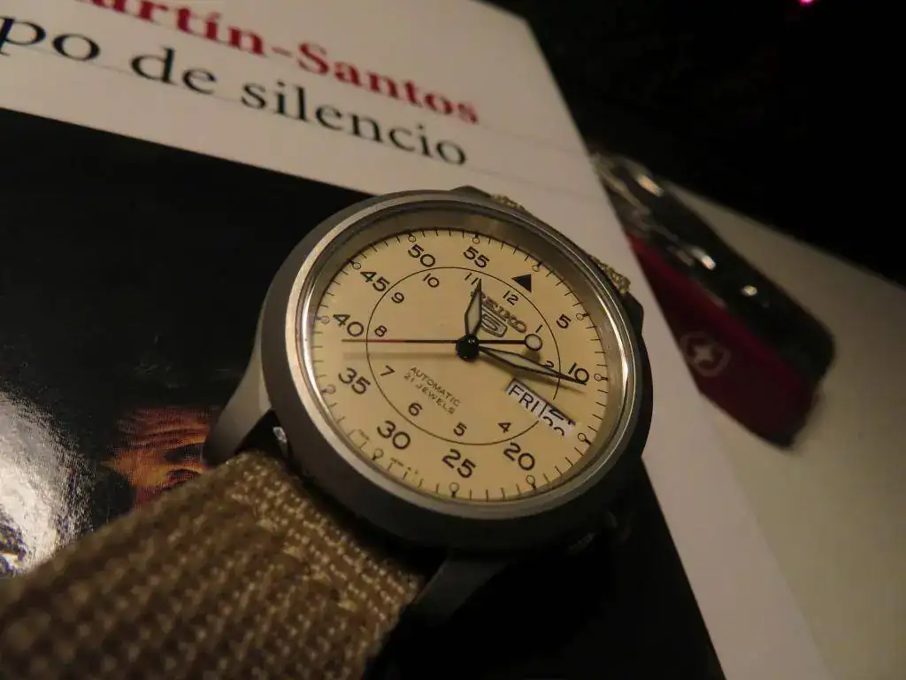 17102070 305 SEIKO SNK803K2 DESERT STORM.webp