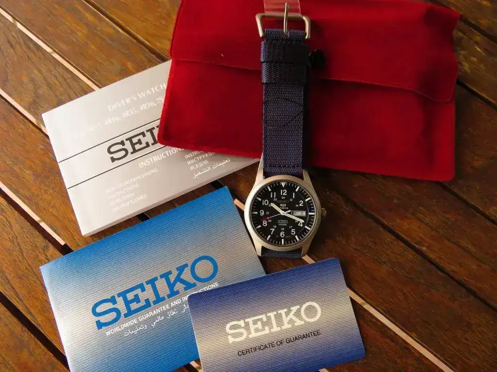 17120170 500 SEIKO 5 BLUE NAVY SNZG11K1.webp
