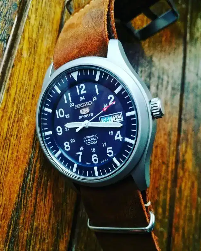 18041470 505 SEIKO 5 NAVY BLUE SNZG11K1.webp