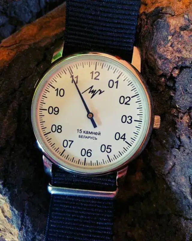 18042570 216 LUCH ONE HAND 77471760.webp