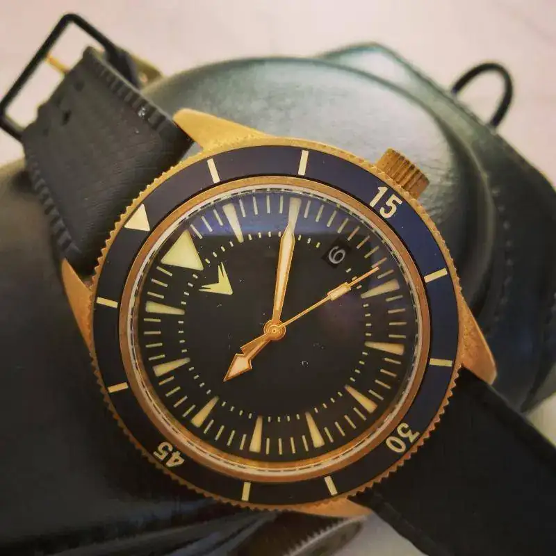 18070670 203 VENTUS MORI BRASS DIVER.webp