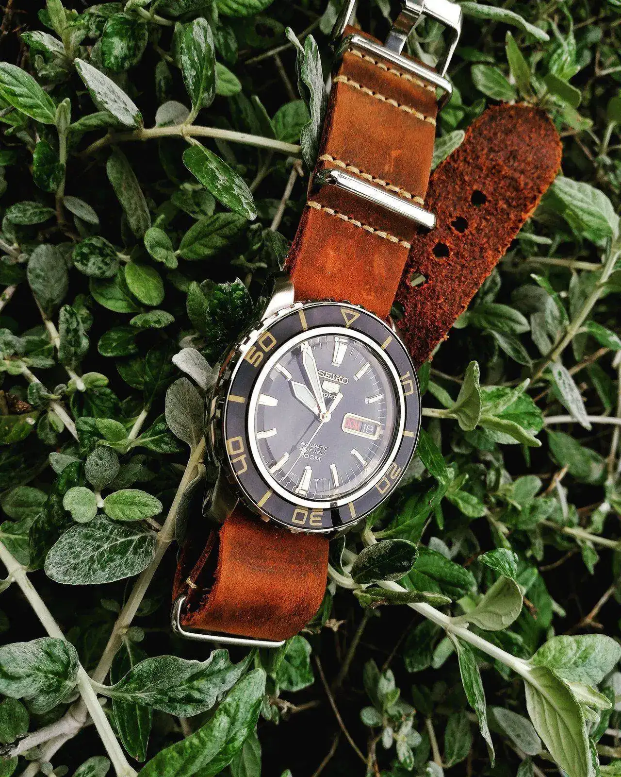 18111880 100 SEIKO 5 SPORTS SNZH57K1.webp