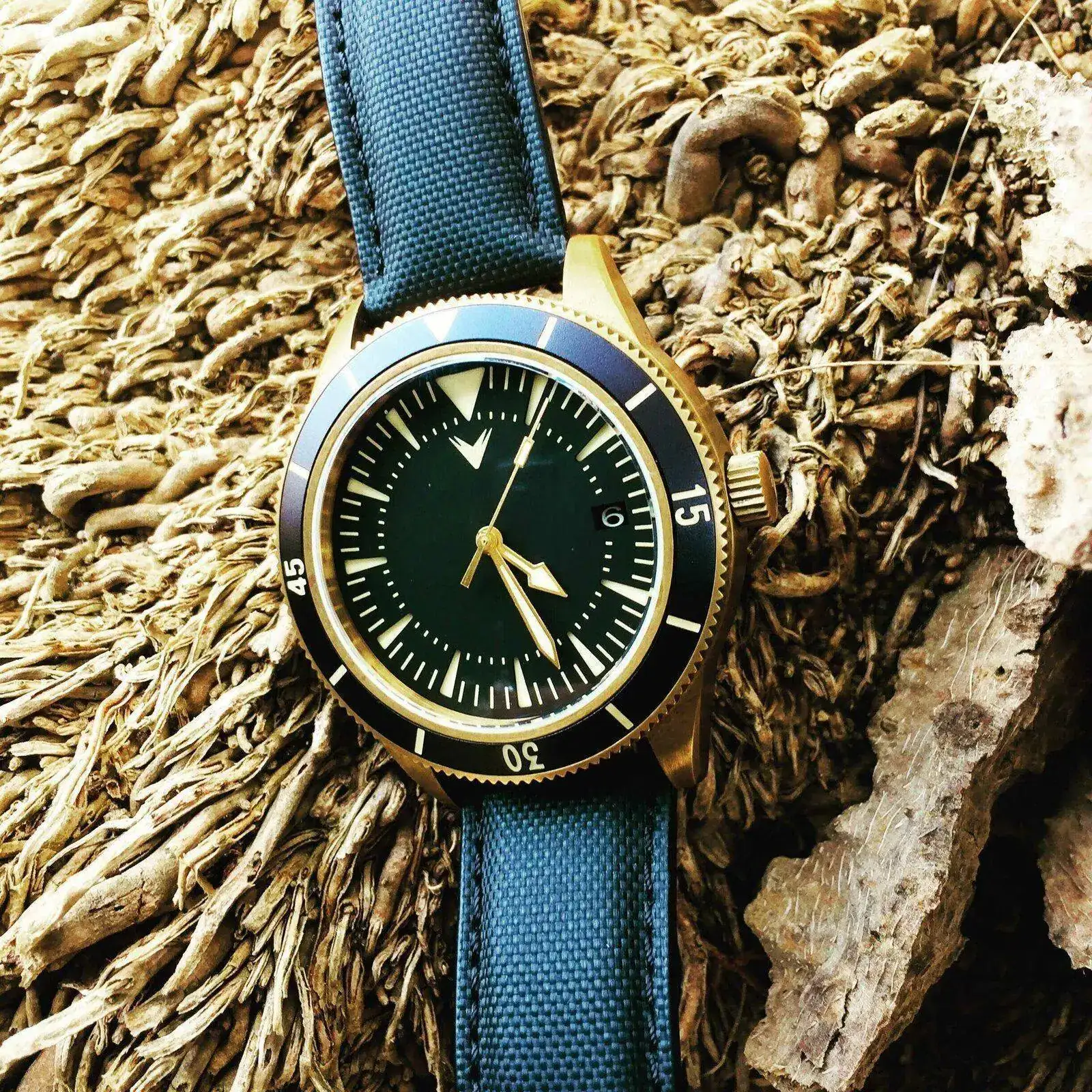 19040670 203 VENTUS MORI BRASS DIVER.webp