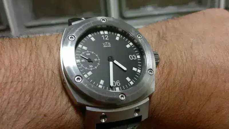 19112010003.webp