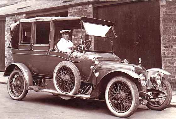 1913_Panhard_Levassor_Coupe_Chauffeur.jpg